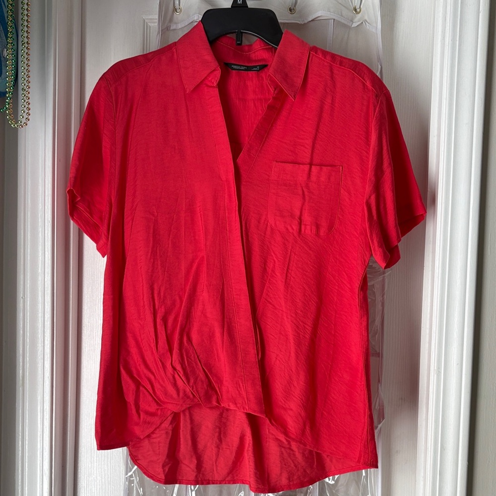 NWOT Vera Wang coral/pop red high low women’s blouse size medium.
